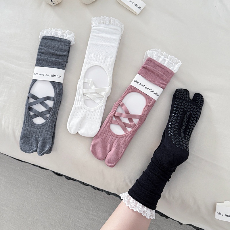Lace Trim Split Toe Yoga Socks - Embellish Knit ulasan dan harga